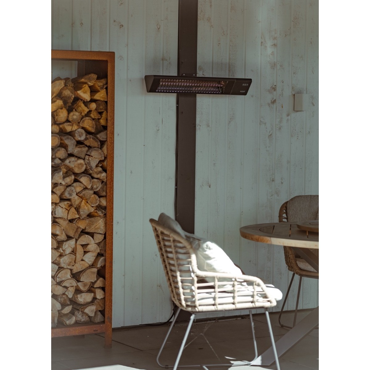 Sunred Heater Triangle Dark Smart Wall 2500 Terrassenheizer